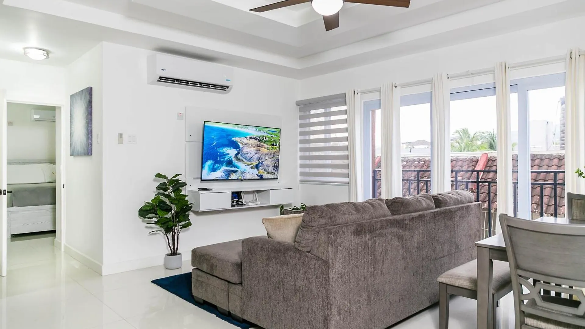 Choose To Be Happy At Twenty 2A With Pool Apartment Kingston