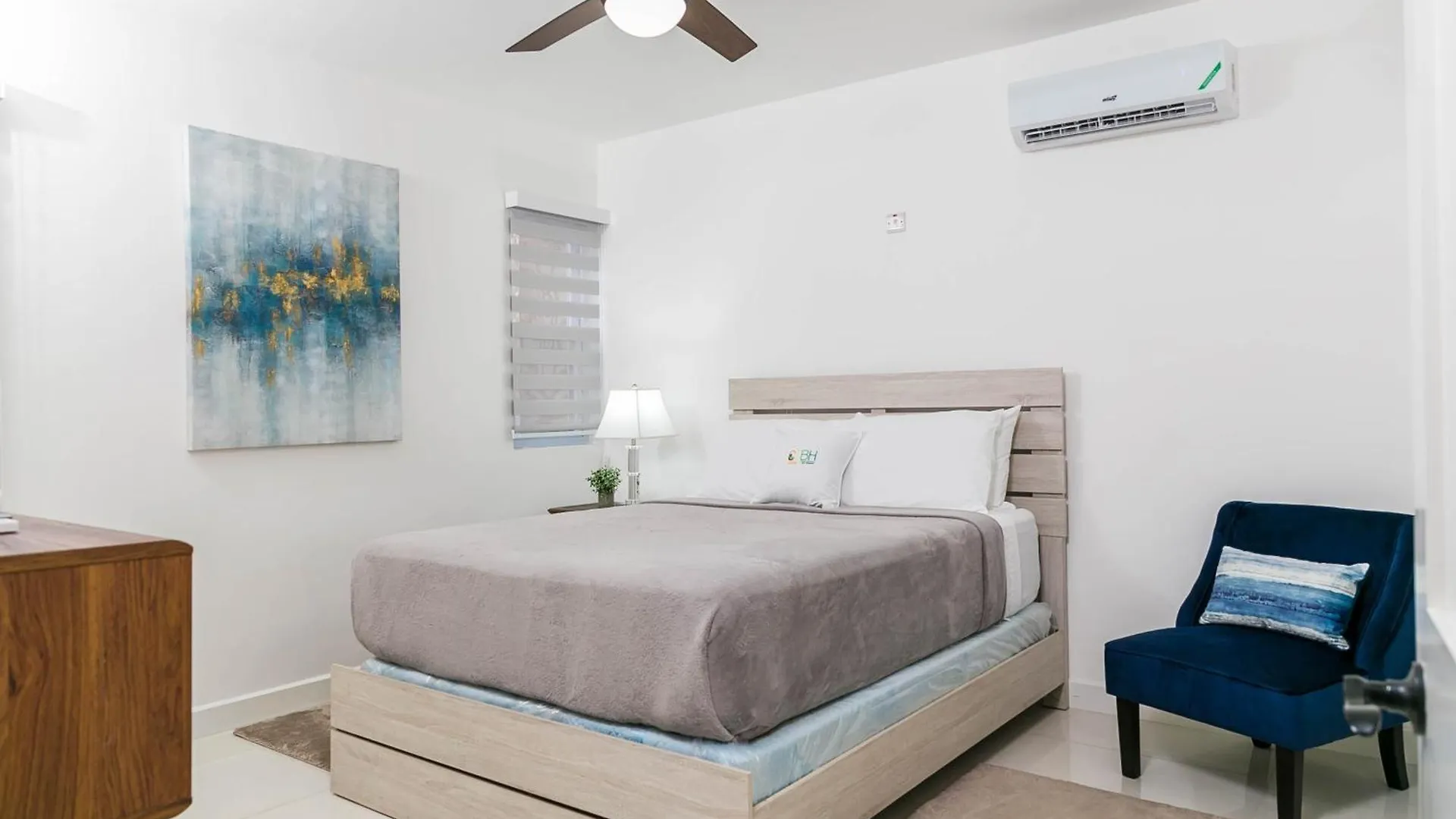 Choose To Be Happy At Twenty 2A With Pool Apartment Kingston