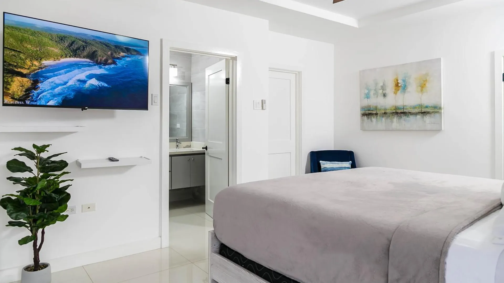 Choose To Be Happy At Twenty 2A With Pool Apartment Kingston