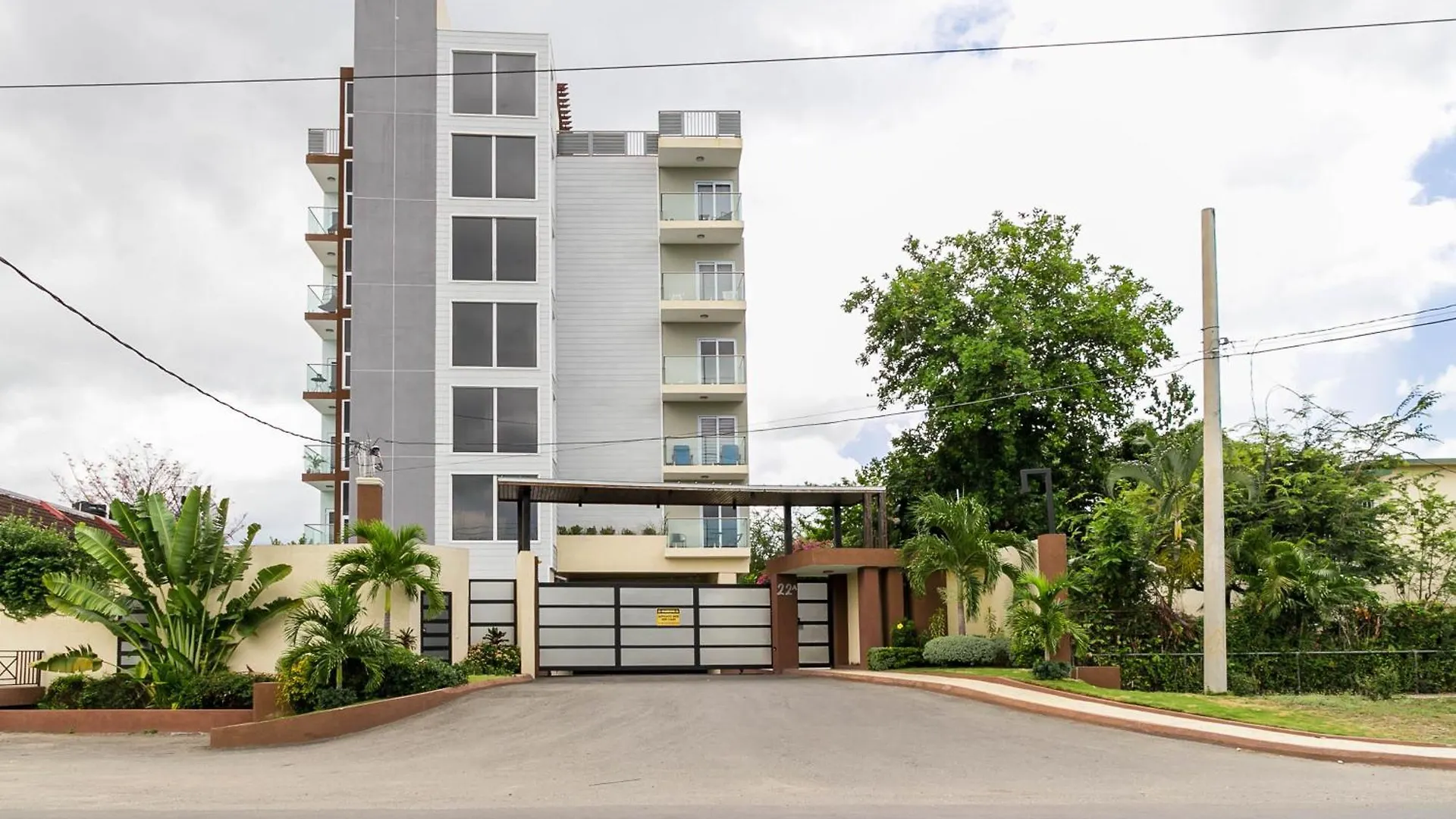 Choose To Be Happy At Twenty 2A With Pool Apartment Kingston